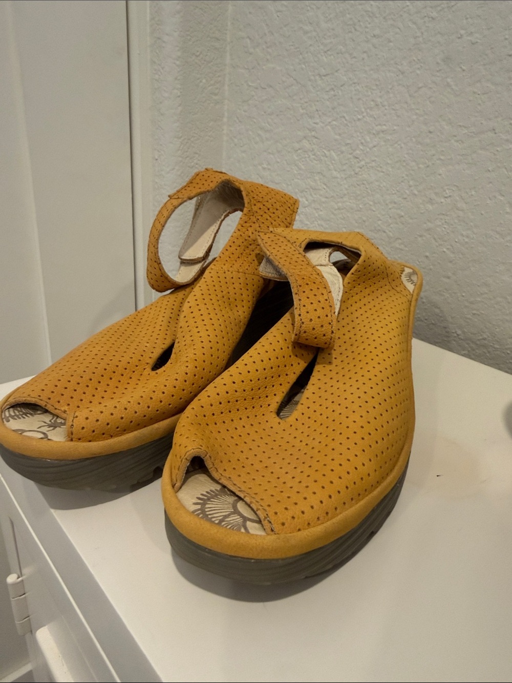 Fly London Women's‎ Yala Perforated Leather Sandal EU 41